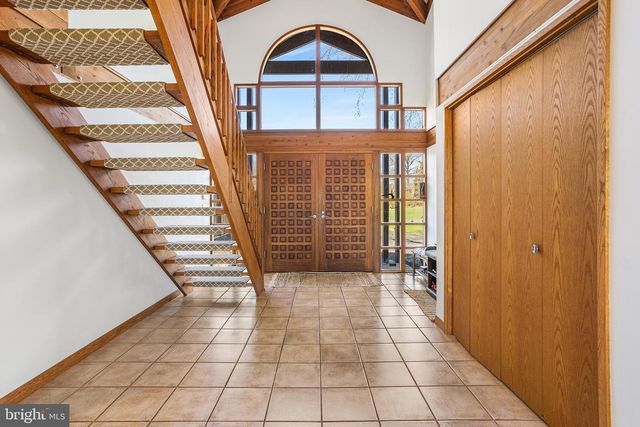 84 STONY BROOK RD, Hopewell, NJ 08525