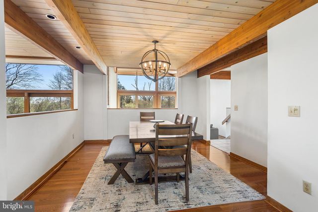 84 STONY BROOK RD, Hopewell, NJ 08525
