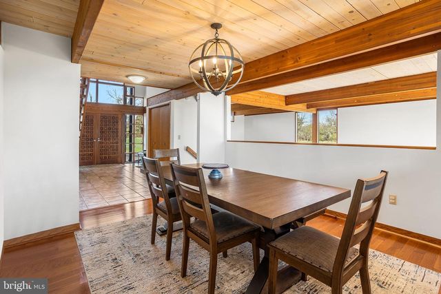 84 STONY BROOK RD, Hopewell, NJ 08525