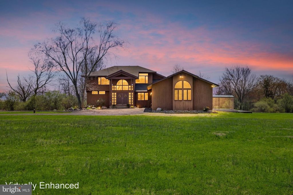 84 STONY BROOK RD, Hopewell, NJ 08525