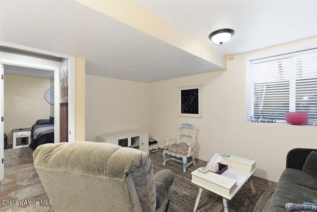 5983 N Loraine St, Coeur D'alene, ID 83815