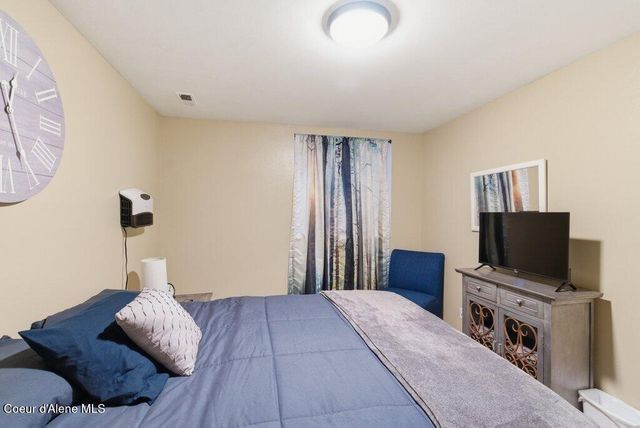 5983 N Loraine St, Coeur D'alene, ID 83815