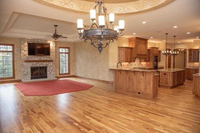 1512 W County Line ROAD, Mequon, WI 53092