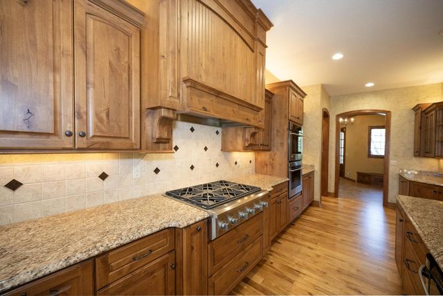 1512 W County Line ROAD, Mequon, WI 53092