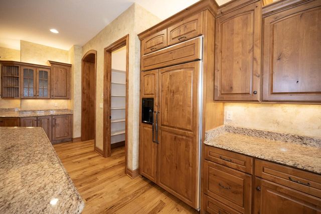 1512 W County Line ROAD, Mequon, WI 53092