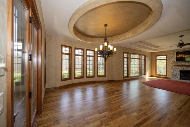 1512 W County Line ROAD, Mequon, WI 53092