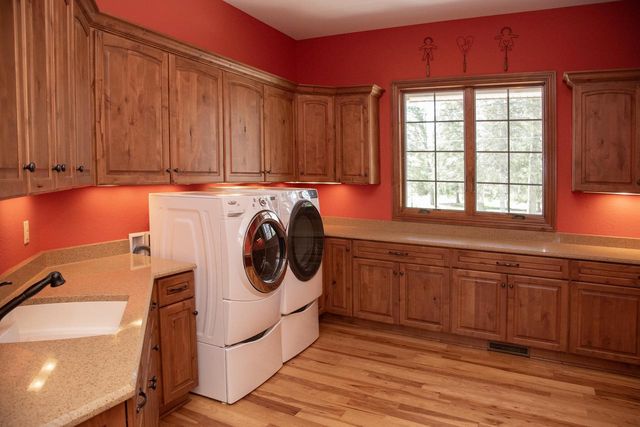 1512 W County Line ROAD, Mequon, WI 53092