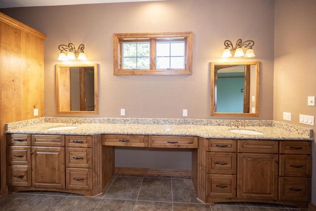1512 W County Line ROAD, Mequon, WI 53092