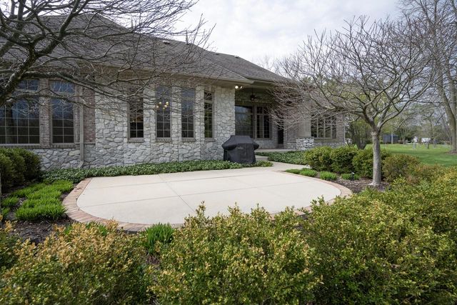 1512 W County Line ROAD, Mequon, WI 53092