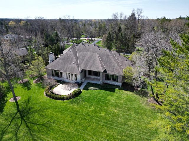 1512 W County Line ROAD, Mequon, WI 53092