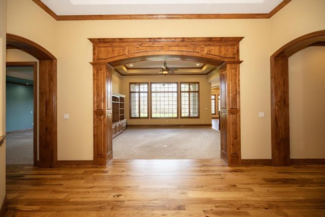 1512 W County Line ROAD, Mequon, WI 53092