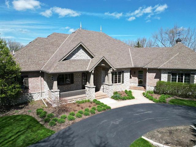 1512 W County Line ROAD, Mequon, WI 53092