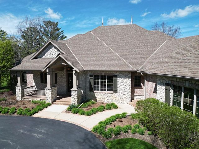 1512 W County Line ROAD, Mequon, WI 53092
