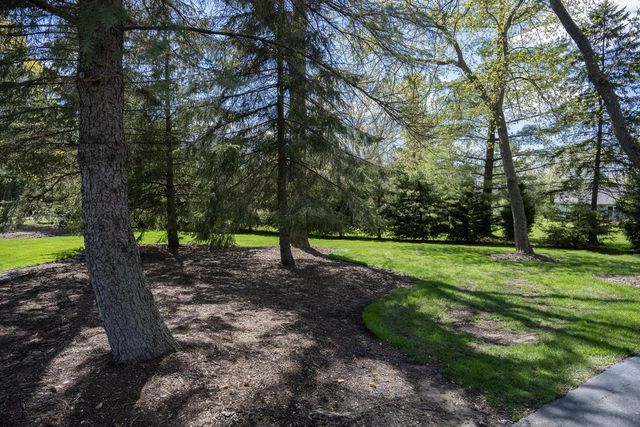 1512 W County Line ROAD, Mequon, WI 53092