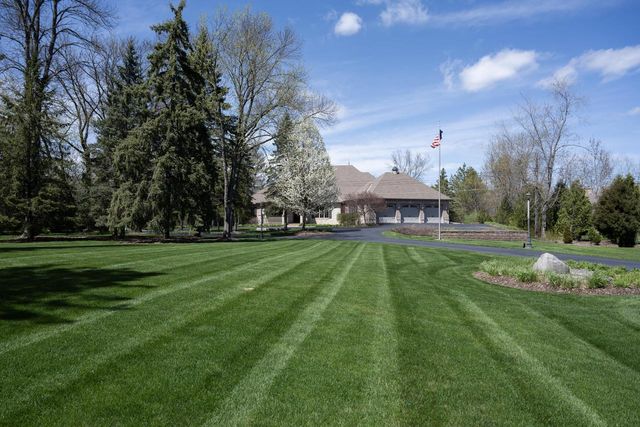1512 W County Line ROAD, Mequon, WI 53092