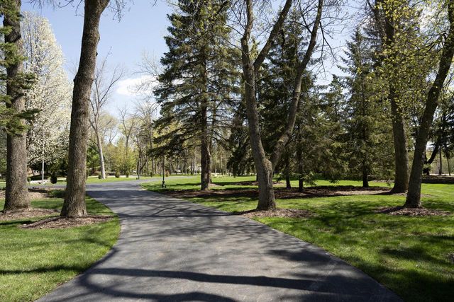 1512 W County Line ROAD, Mequon, WI 53092