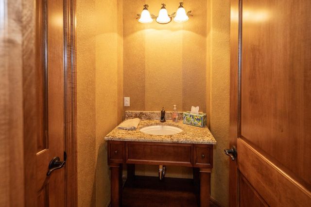 1512 W County Line ROAD, Mequon, WI 53092