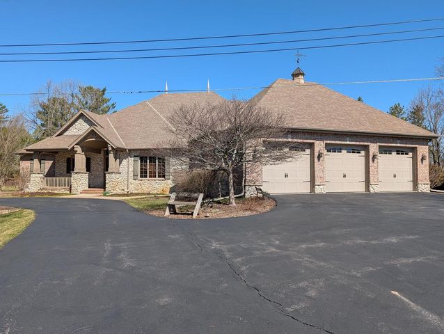 1512 W County Line ROAD, Mequon, WI 53092