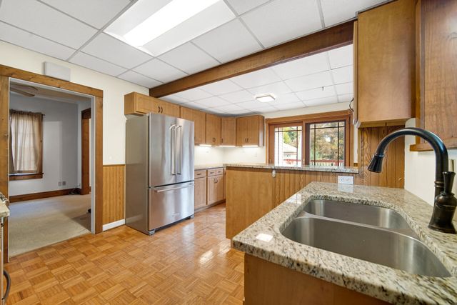 129 Kingsbury Avenue, La Porte, IN 46350