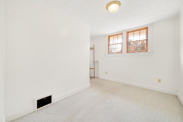 129 Kingsbury Avenue, La Porte, IN 46350