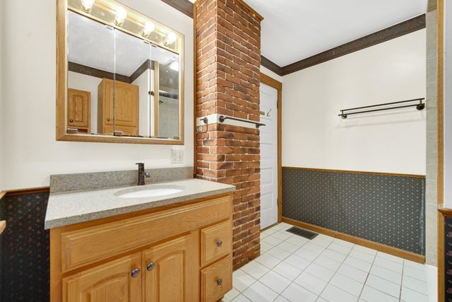 129 Kingsbury Avenue, La Porte, IN 46350