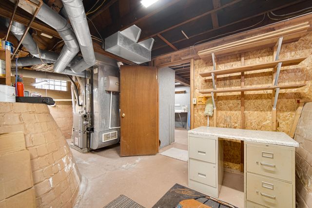 129 Kingsbury Avenue, La Porte, IN 46350