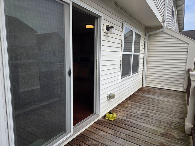 728 River Walk Drive, Wheeling, IL 60090