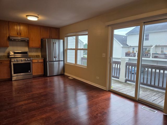 728 River Walk Drive, Wheeling, IL 60090