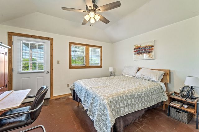 412 S Broadway Street, Meridian, TX 76665