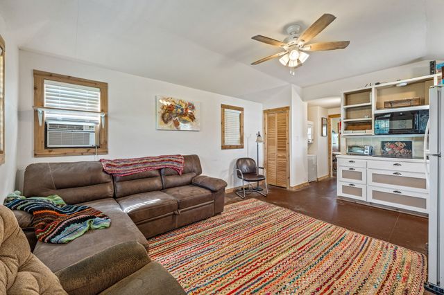 412 S Broadway Street, Meridian, TX 76665