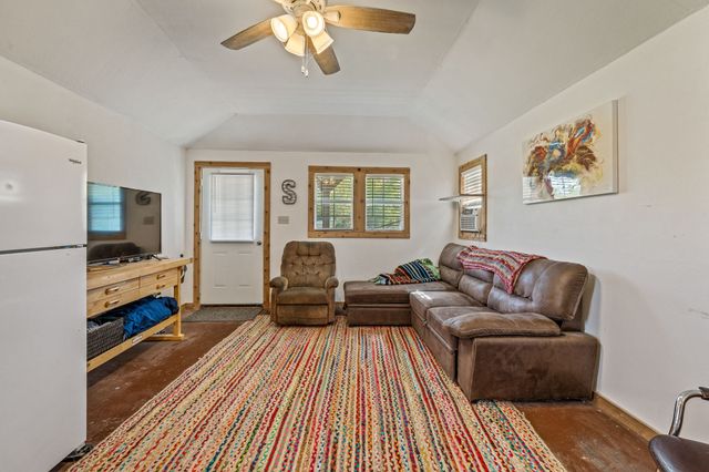 412 S Broadway Street, Meridian, TX 76665