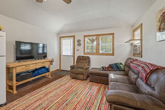 412 S Broadway Street, Meridian, TX 76665