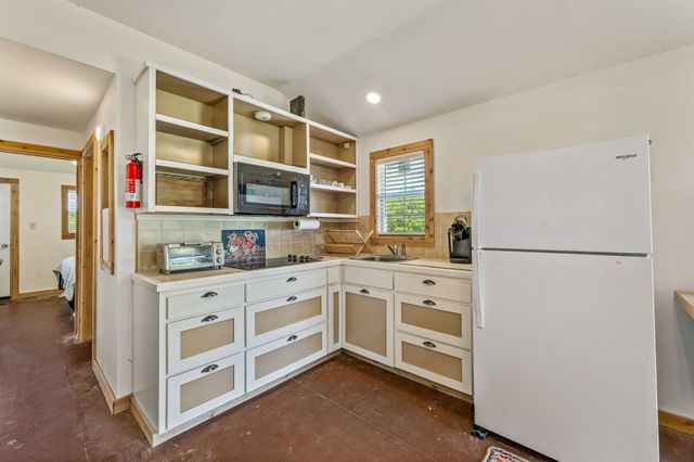412 S Broadway Street, Meridian, TX 76665