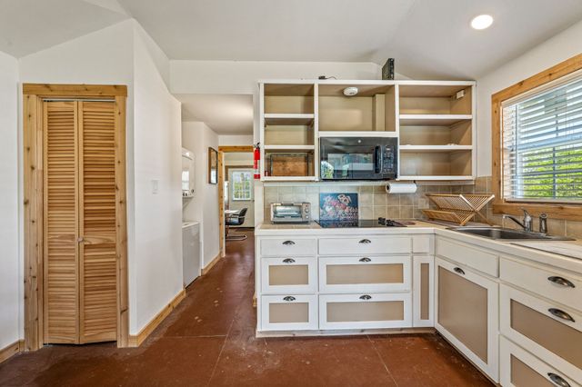 412 S Broadway Street, Meridian, TX 76665