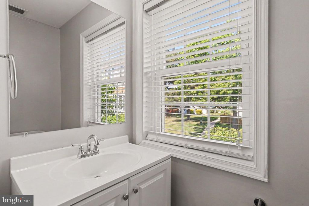 Image 10 of property listing at 1454 HARWICK CT, Crofton, MD 21114