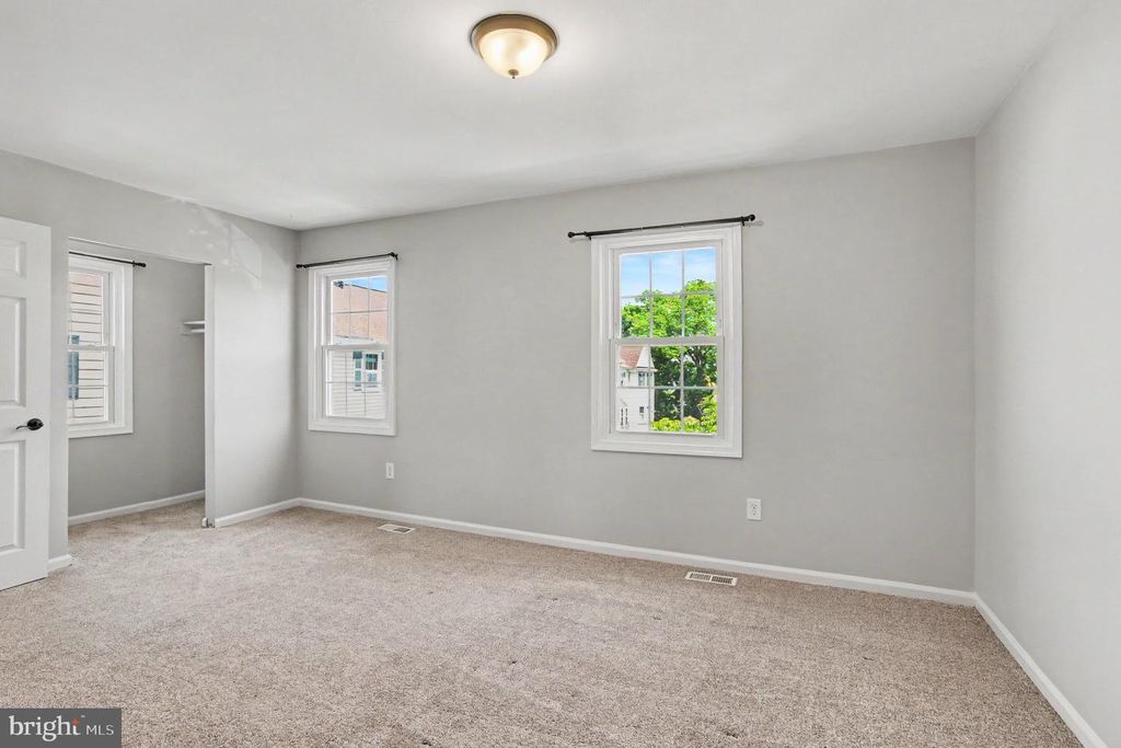 Image 14 of property listing at 1454 HARWICK CT, Crofton, MD 21114
