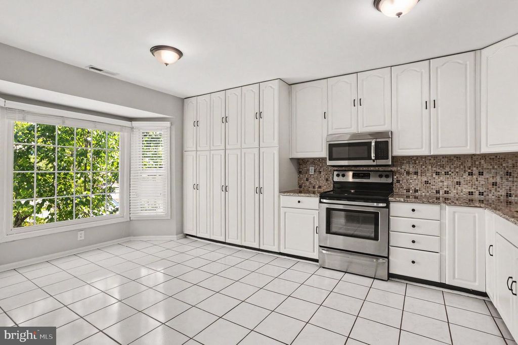 Image 8 of property listing at 1454 HARWICK CT, Crofton, MD 21114