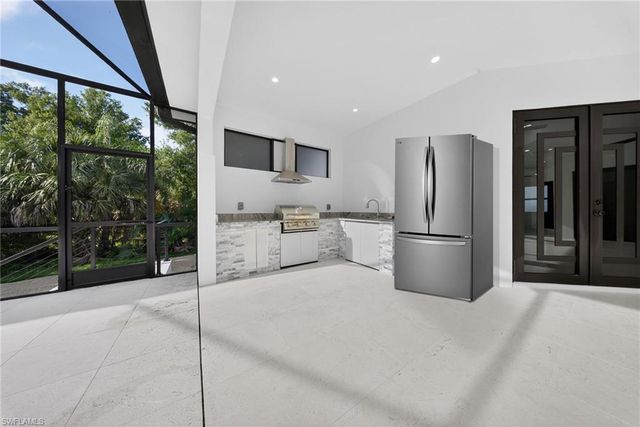 522 17th ST SW, Naples, FL 34117