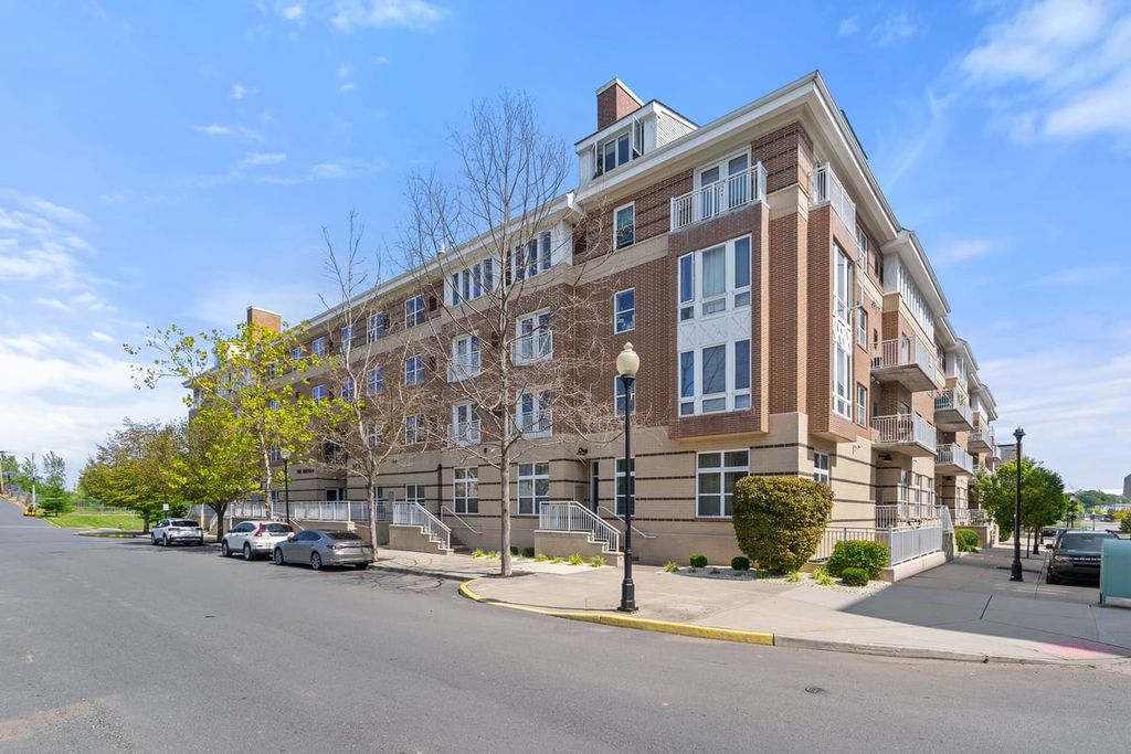 368 Rector Street 419, Perth Amboy, NJ 08862