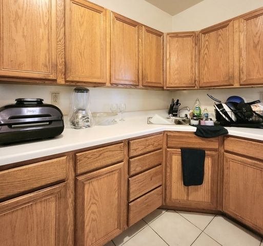 405 S Kenilworth Avenue 2, Oak Park, IL 60302