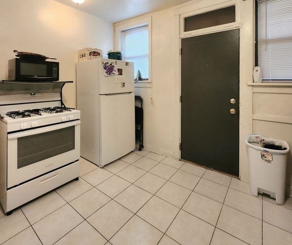 405 S Kenilworth Avenue 2, Oak Park, IL 60302