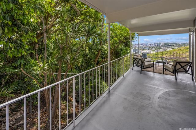 1588 St Louis Drive, Honolulu, HI 96816