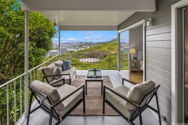 1588 St Louis Drive, Honolulu, HI 96816