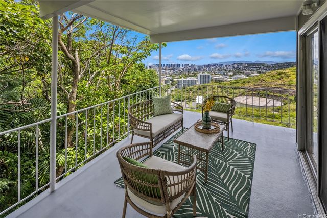 1588 St Louis Drive, Honolulu, HI 96816
