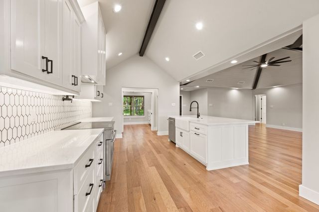 2335 Los Robles Street, Grapevine, TX 76051