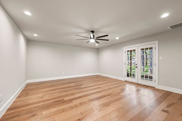 2335 Los Robles Street, Grapevine, TX 76051
