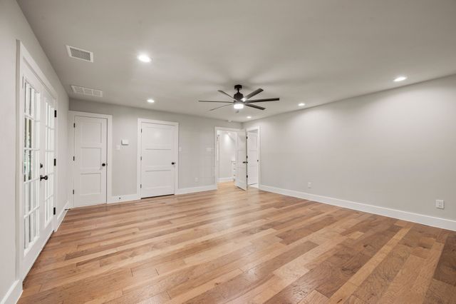 2335 Los Robles Street, Grapevine, TX 76051