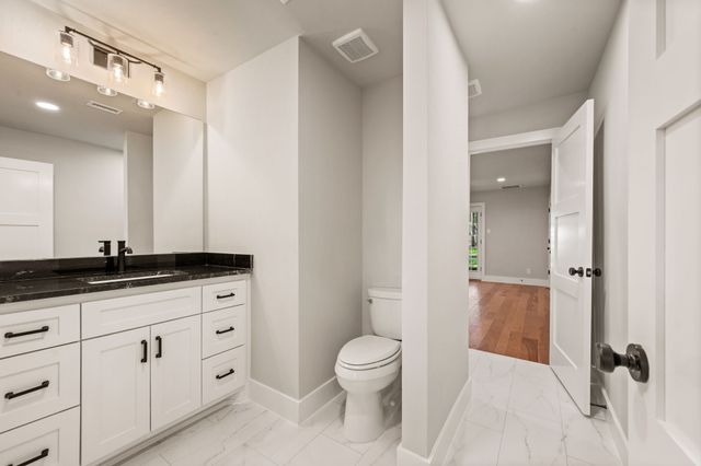 2335 Los Robles Street, Grapevine, TX 76051
