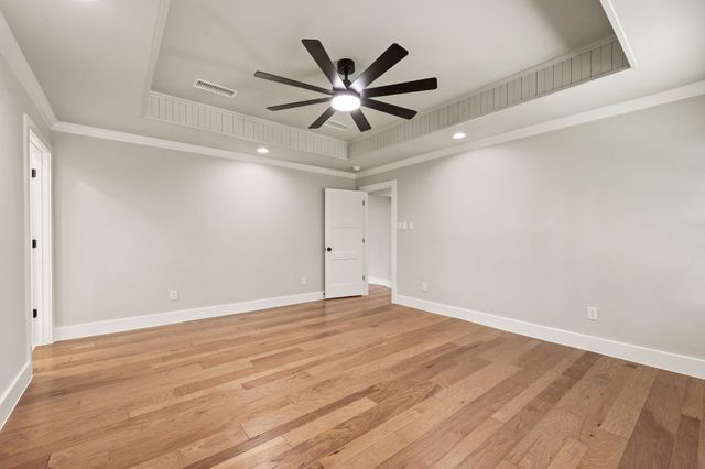 2335 Los Robles Street, Grapevine, TX 76051