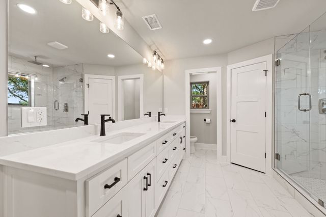 2335 Los Robles Street, Grapevine, TX 76051